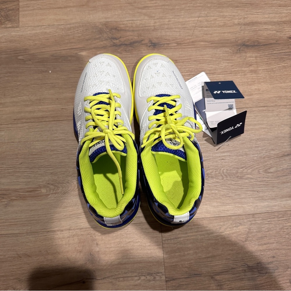 Yonex women badminton shoes like new